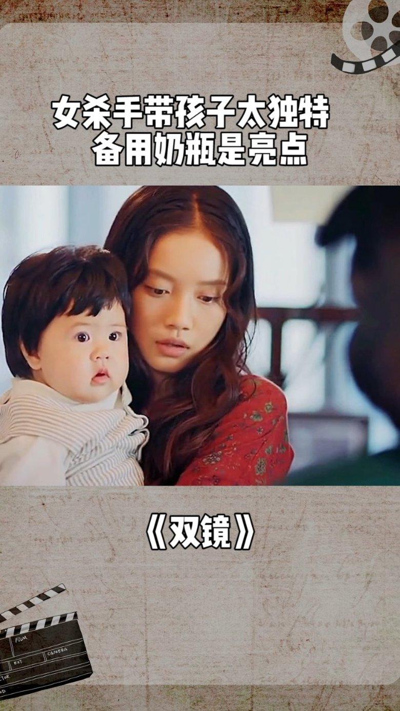 蓝色褶皱露肩上衣搭配白色牛仔裤，展现完美身材，你学会了吗？游戏画面